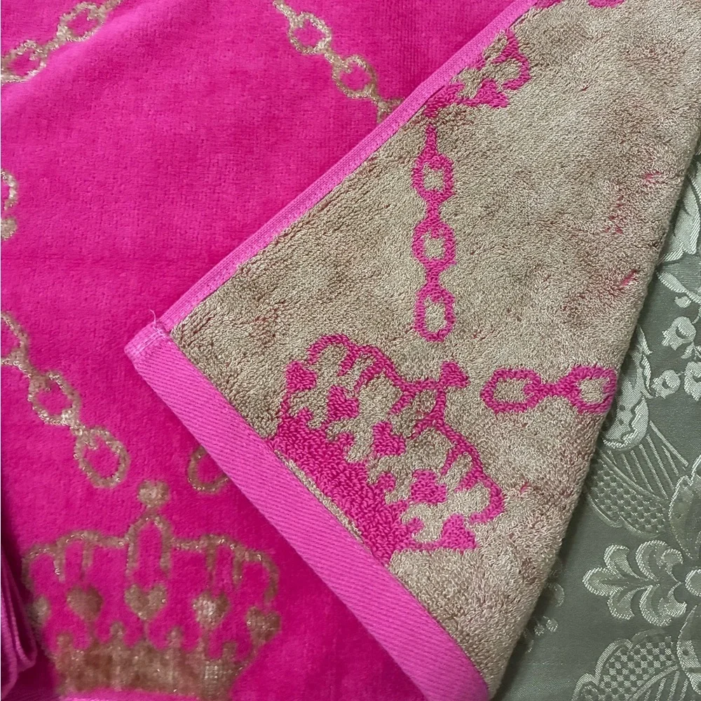Juicy Couture gold crowns hand towels set